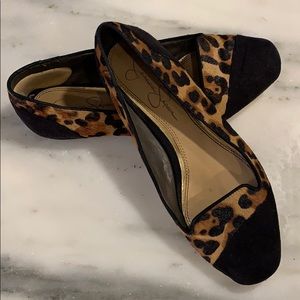 JESSICA SIMPSON “LEATHER UPPER” PRINTED FLATS